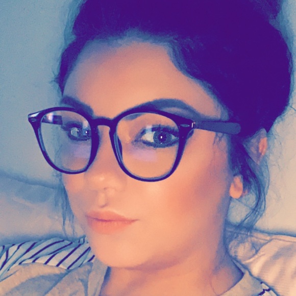 Meet your Posher, Katie - Picture 2 of 2